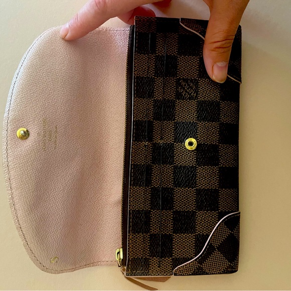 Authentic Louis Vuitton Caissa Wallet - Picture 8 of 13